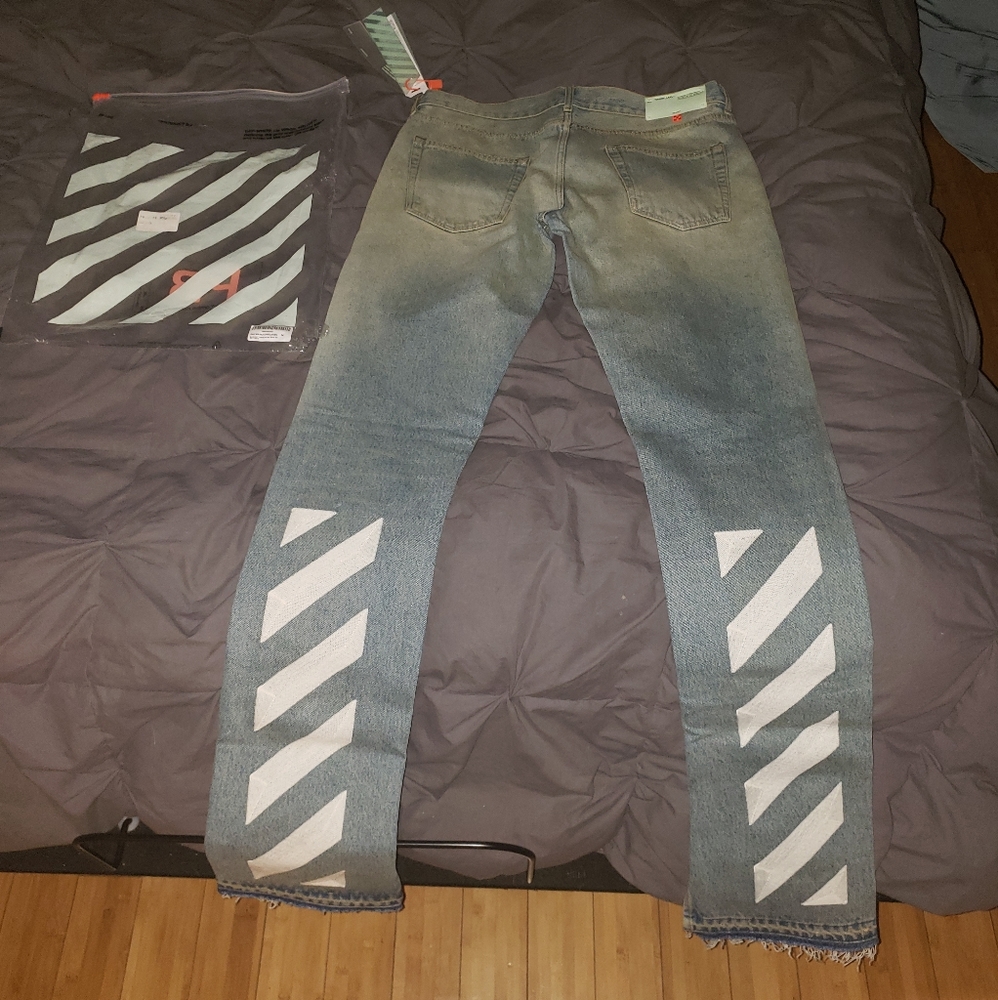 FF-WHITE

Blue Vintage Split Slim-Fit Jeans